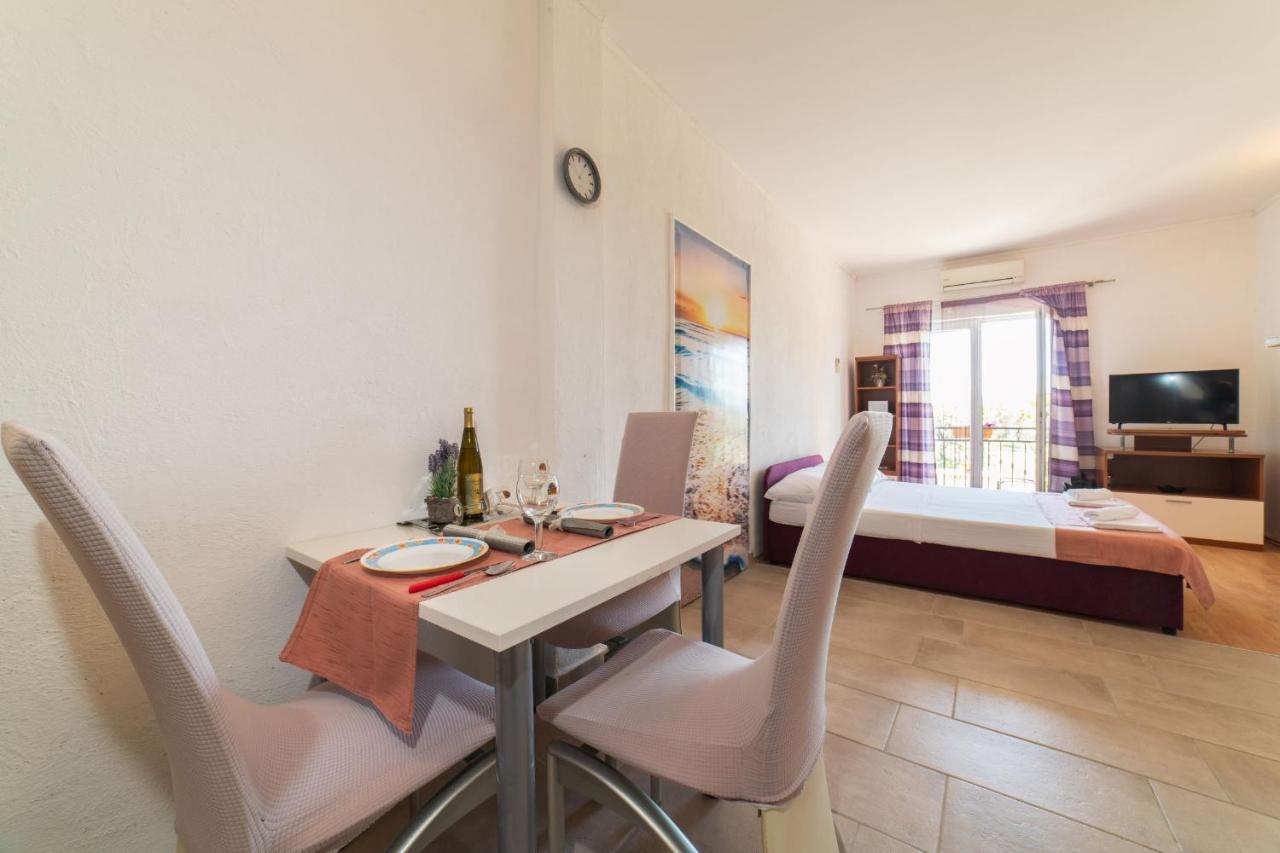 Apartment Livaja Kaštel Novi Buitenkant foto
